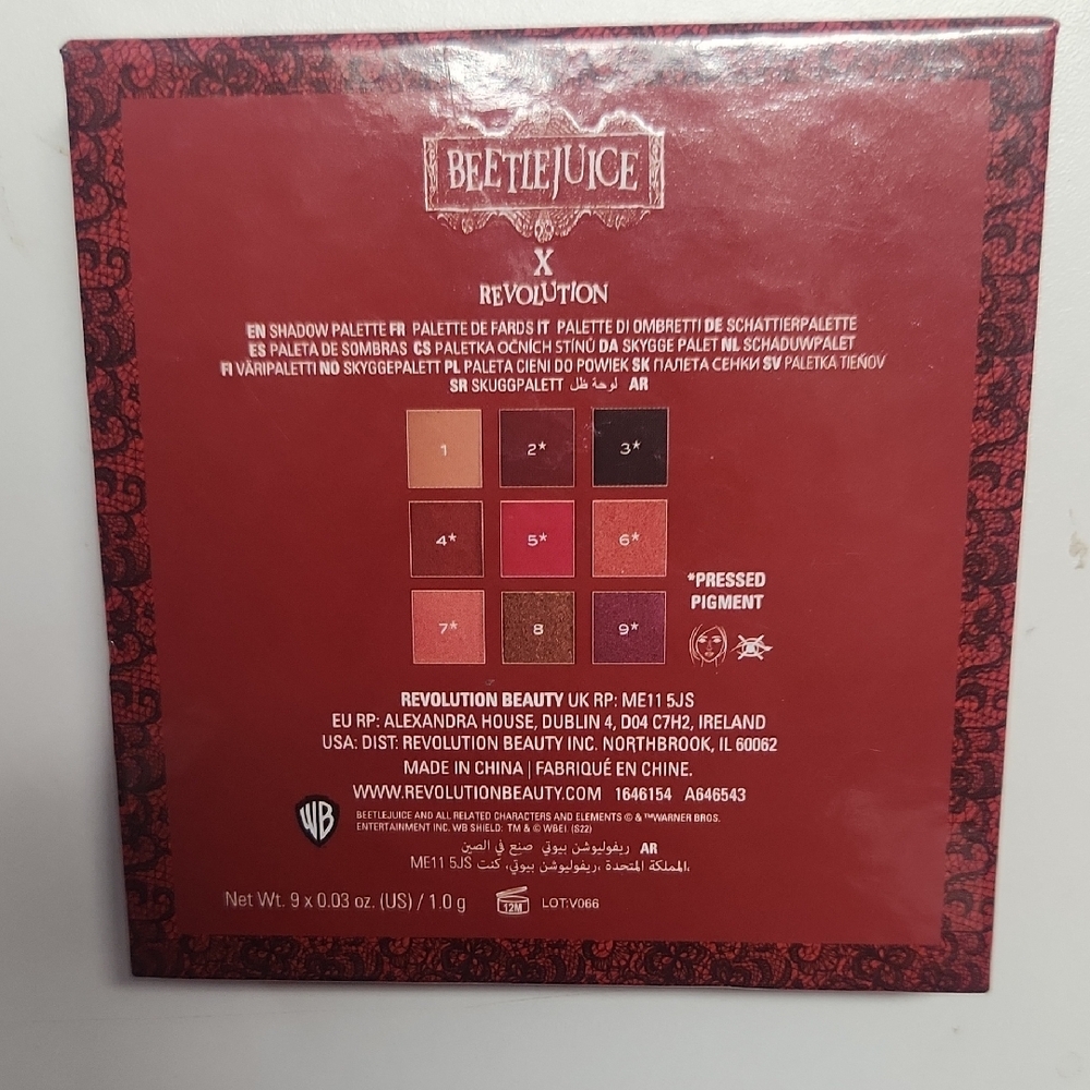 Revolution Red Shadow Palette - Picture 4 of 4